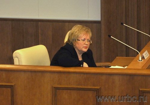 Уполномоченный по правам человека в Свердловской области Татьяна Мерзлякова рассказывает депутатам о цинизме коммерсантов