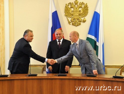 Юрий Козлов (на фото слева) признался, что выполнить условия соглашения с правительством будет непросто