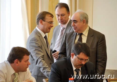 Физически отсутствовавшего в Екатеринбурге губернатора заменили министры, явившиеся на диалог с мэрами едва ли не в полном составе