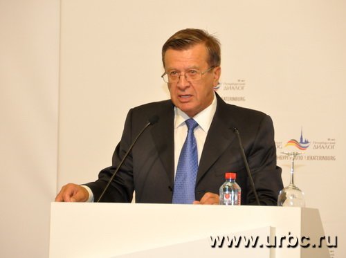 Вице-премьер Правительства РФ Виктор Зубков отчитывается о работе форума