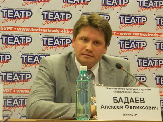 Временами кажется, что  Алексей Бадаев объявил настоящую войну хижинам