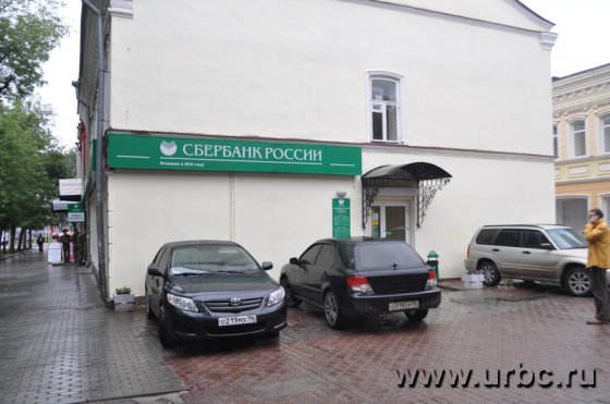 Небольшой офис Сбербанка на улице Ленина