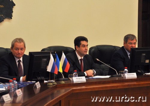 От имени Москвы и Киева на форуме выступали министры регионального развития Виктор Басаргин (слева) и Виктор Яцуба (справа)