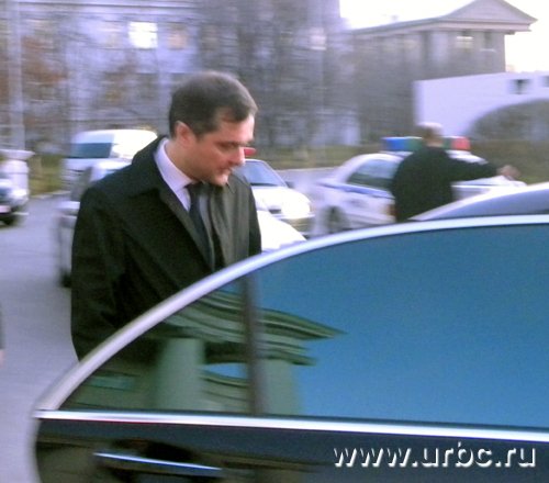 Владислав Сурков передвигался по Екатеринбургу столь стремительно, что снимать его приходилось буквально на ходу