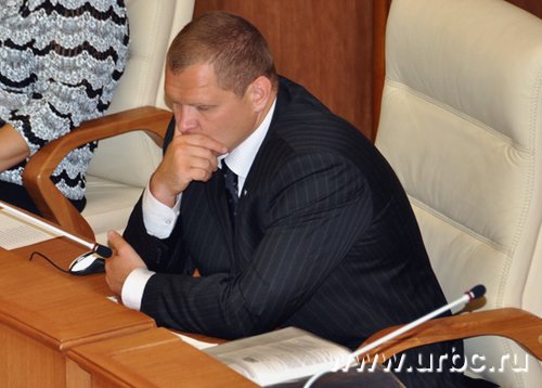 Максим Ряпасов пока не знает, с какой установкой он пойдет на выборы-2012: победить или поучаствовать