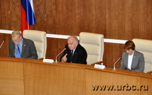 Юрий Солонин, Валерий Черешнев и Елена Чечунова (слева направо) уверены, что законопроект о поддержке инноваций должен обсуждаться обществом