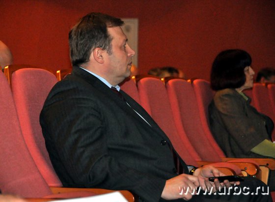 Рядом с министром промышленности Александром Петровым сегодня почему-то никто не сел