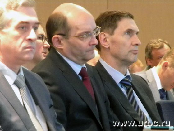 Глава губернаторской администрации Сергей Зырянов (справа) впервые общался с предпринимателями не как генеральный директор «Уралсевергаза», а как чиновник