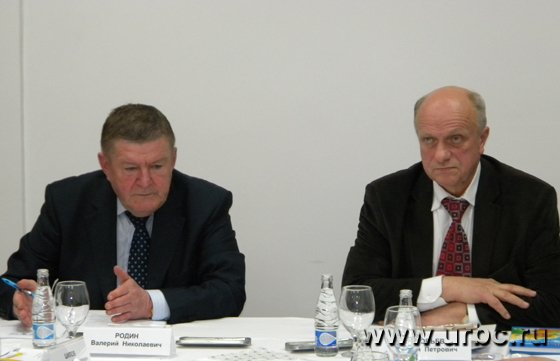 Председатель комитета по энергетике Валерий Родин и Алексей Воробьев