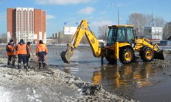 Как вода сквозь пальцы: в Екатеринбурге снова коммунальная авария
