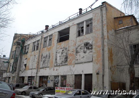 Западный фасад здания по адресу Банковский, 9