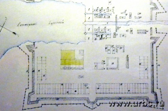 Так выглядела территория набережной Рабочей Молодежи в 1726 году. На чертеже видно, что она находилась в пределах екатеринбургской крепости