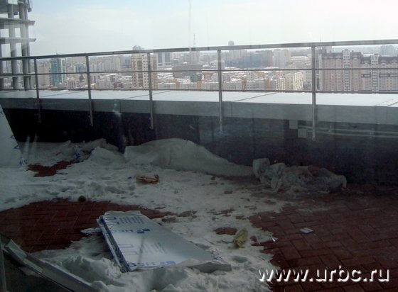 С балконов БЦ «Президент» открывается шикарный вид, но пока там снег и мусор
