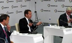 Дмитрий Медведев на «Иннопром-2013»: о «умных» городах, энергоэффективности и ВТО