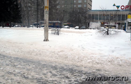 Евгений Липович оценил уборку тротуаров от снега в Екатеринбурге на «удовлетворительно»