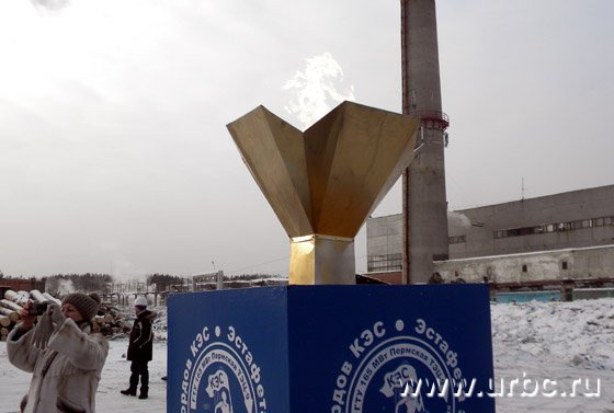 Факел, символизирующий «Эстафету энергетических рекордов»