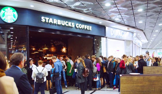 Открывали Starbucks, погнули сто айфонов