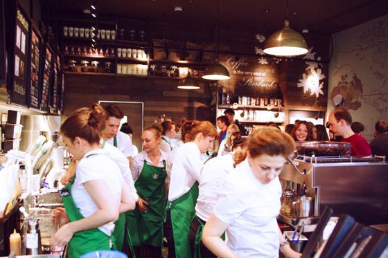 Открытие  первой кофейни Starbucks в ТРЦ «Гринвич» вызвало ажиотаж