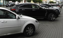 Автосалоны опустели: виноваты курсы валют и жители Казахстана