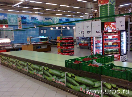 На прилавках супермаркета с трудом можно найти овощи и фрукты