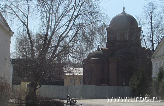 В Екатеринбурге снесли Успенскую церковь Ново-Тихвинского монастыря