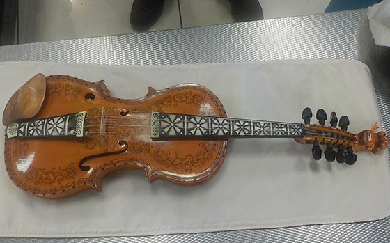 В Кольцово сотрудники таможни  изъяли у гражданина Норвегии две старинные скрипки