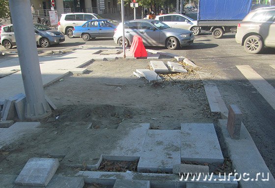 Ремонт тротуаров на пр. Ленина до сих пор не завершен