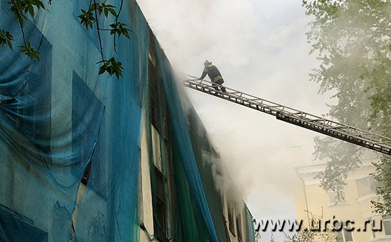 В Екатеринбурге в очередной раз горело здание бывшего химико-технологического факультета Уральского лесотехнического института