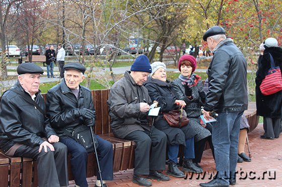 В Екатеринбурге открыли реконструированную площадь Обороны