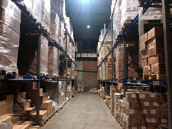 В Екатеринбурге обнаружили склад с 2 тыс. тонн фальсифицированных консервов