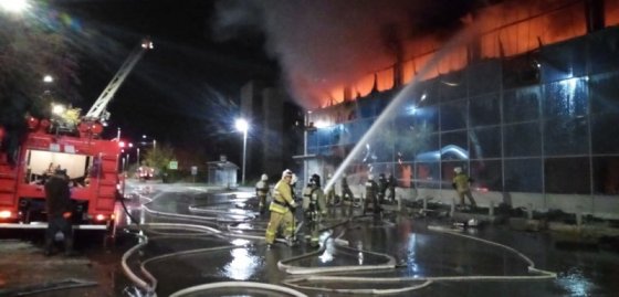 В Богдановиче на площади 1000 кв. метров горел торговый центр