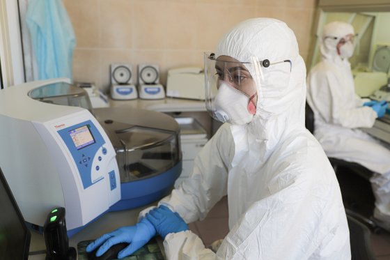 ЕВРАЗ поставил нижнетагильскому Центру эпидемиологии новое оборудование для исследования вирусов