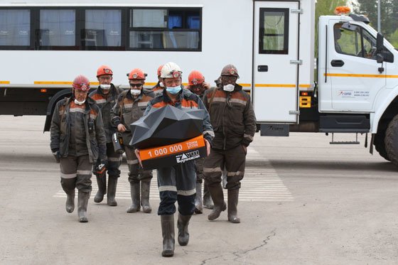 Горняки шахты «Ерунаковская-VIII» добыли первую миллионную тонну угля в 2021 году