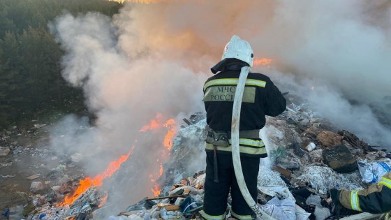 На мусорном полигоне в Березовском произошел пожар на  площади  600 кв. метров