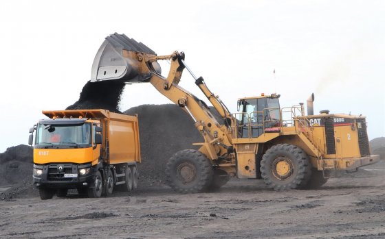 Распадская угольная компания ввела в эксплуатацию 12 новых автосамосвалов и 2 бульдозера