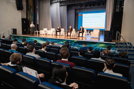 ЕВРАЗ в Междуреченске провел «День Распадской» для студентов и школьников южного Кузбасса