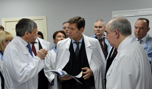 Вице-премьер Александр Жуков посещает диализный центр в Асбесте