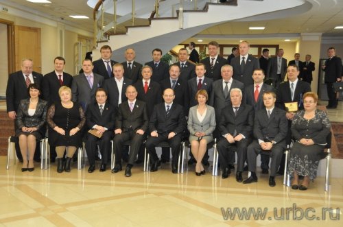 Первое групповое фото депутатов Свердловской Облдумы обновленного состава