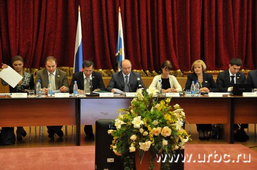 Заседание комитета Госдумы по молодежной политике прошло в помпезном Царском зале УрГГУ