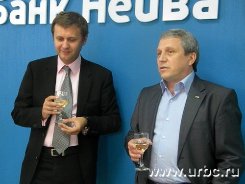 Олег Антонов и Владимир Родионов на открытии офиса банка «Нейва» в Верхней Пышме
