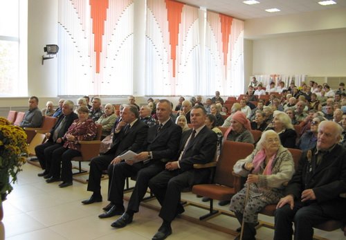 «ЮНАКО-Инвест» и председатель правительства Свердловской области поздравили пенсионеров и инвалидов пансионата «Уктусский» с Днем пожилого человека