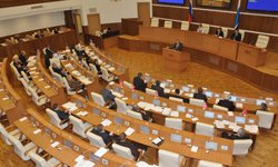 Свердловские депутаты приняли бюджет-2011 в любви и согласии