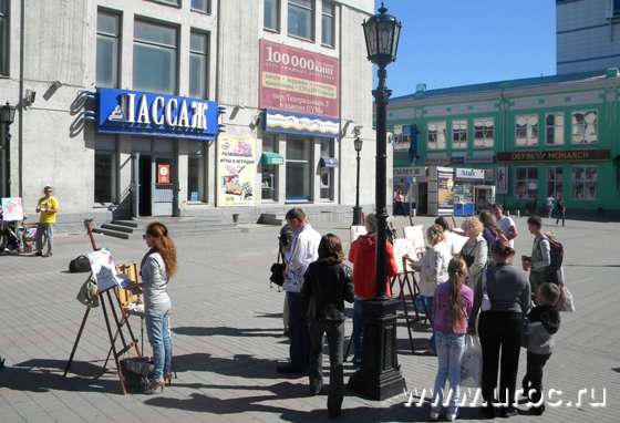 Пассаж изображали в красках, граффити, шаржах, батике и графике