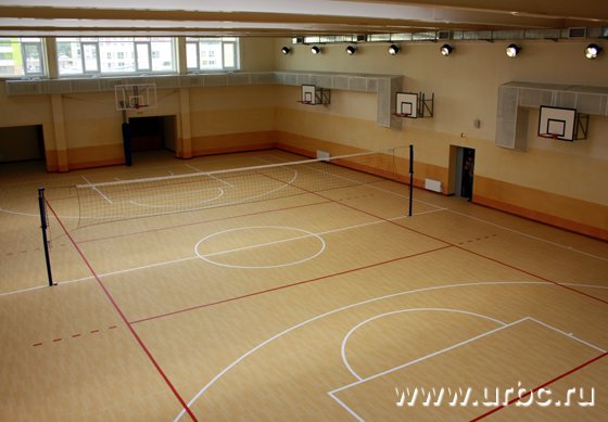 Спортивный зал новой школы впечатляет своими размерами