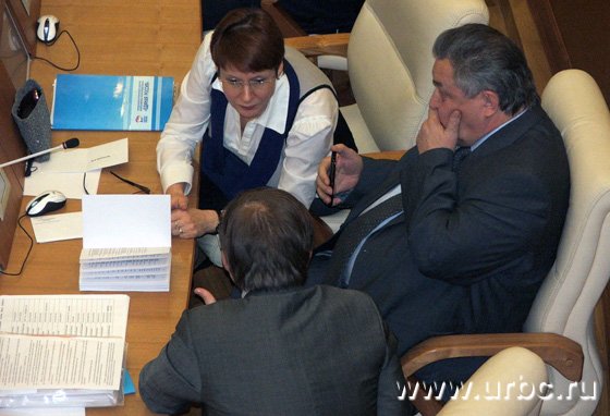 Экс-спикер Елена Чечунова привыкла разговаривать во время заседания