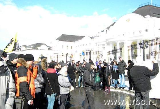«Город устал от хлама!»: тысячи жителей Екатеринбурга вышли на митинг за реконструкцию «Пассажа»