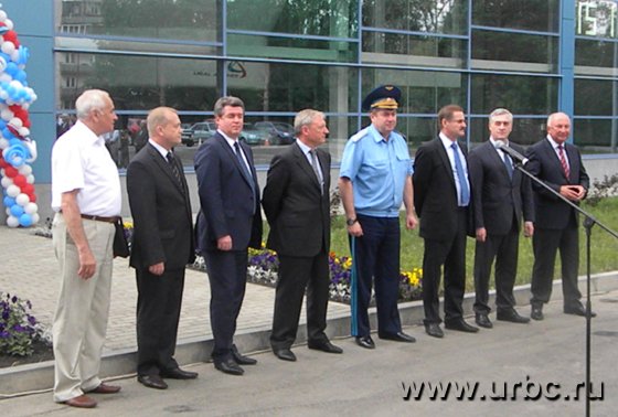 Гости поздравили сотрудников компании с открытием тренажерного центра, первого в России