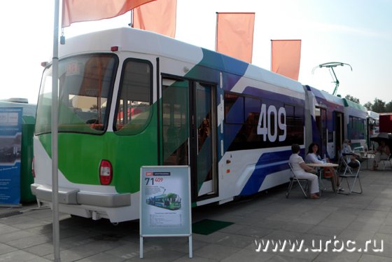 Транспортную продукцию ОАО «НПК «УВЗ» можно было подробно рассмотреть на экспозиции перед входом в МВЦ «Екатеринбург-ЭКСПО»