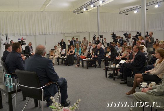 Приезд Рогозина вызвал большой интерес у представителей уральской прессы