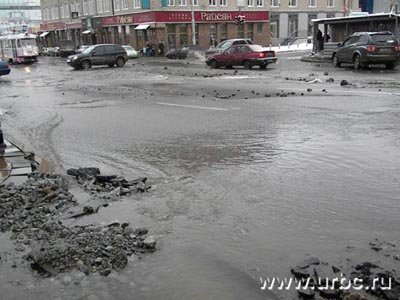 Вечный ремонт. Фото коммунальные аварии на ул.Радищева. Осень 2011 года